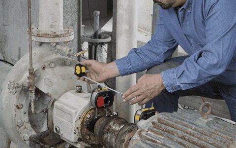 جهاز قياس الاهتزازات