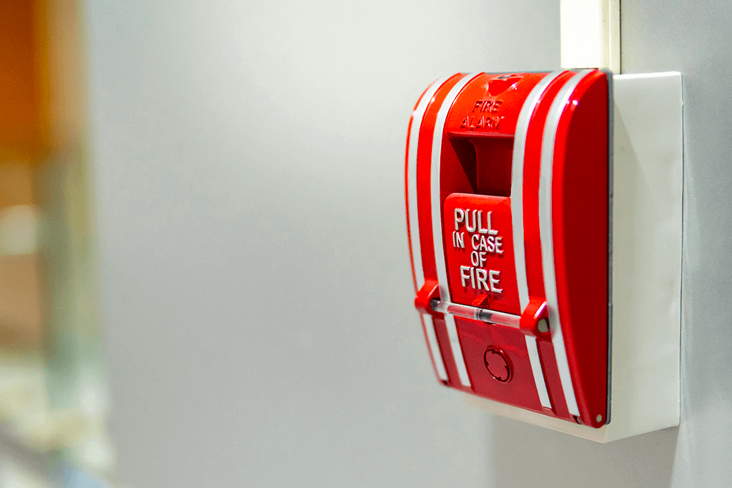 تصميم وتصنيع لوحات إنذار الحريق